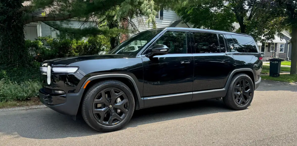 Rivian R1S 2025: 835 HP, 4 Motors, 0–60 in 3.0s - Is This the Fastest 7-Seater Ever?